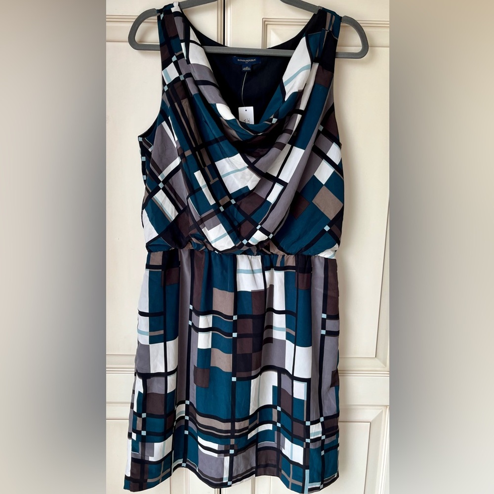 NWT Banana Republic dress. Size 12 but more size 10. Modern print. Quality dress